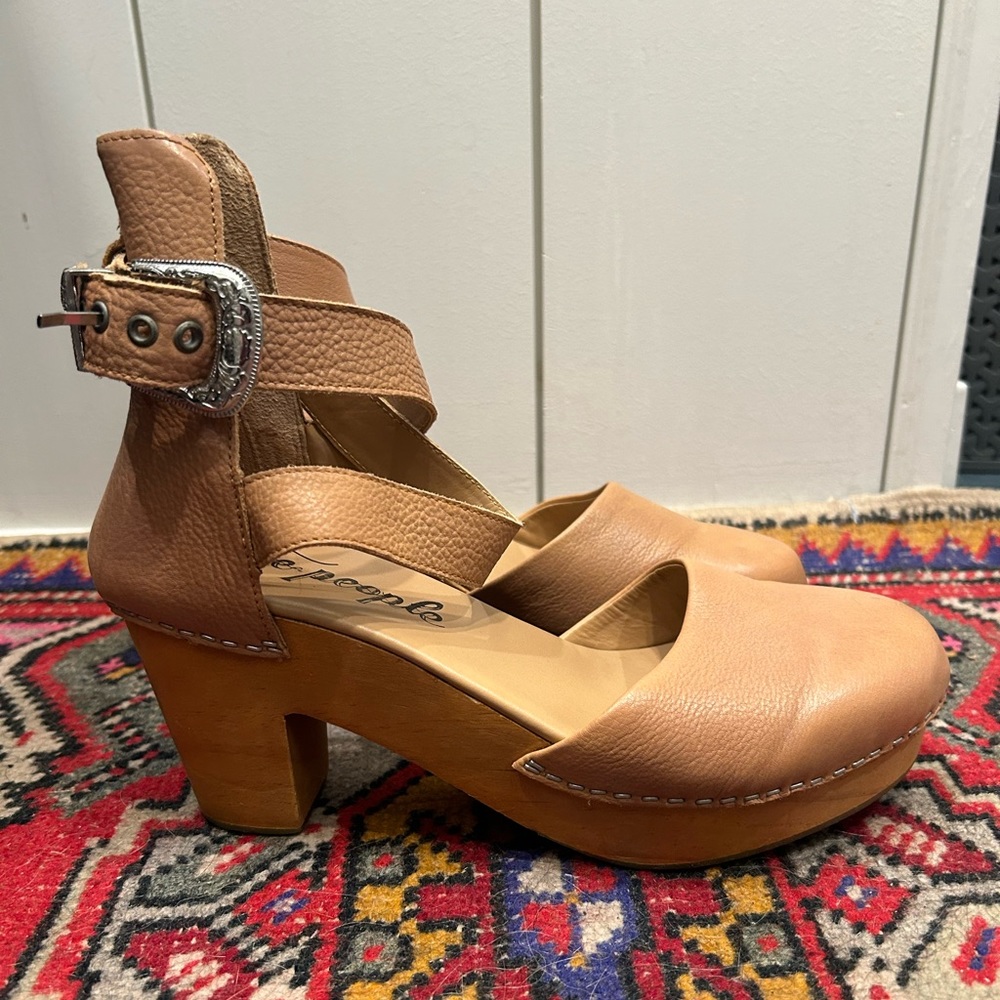 Free People Andorra Clogs - Tan WORN ONCE